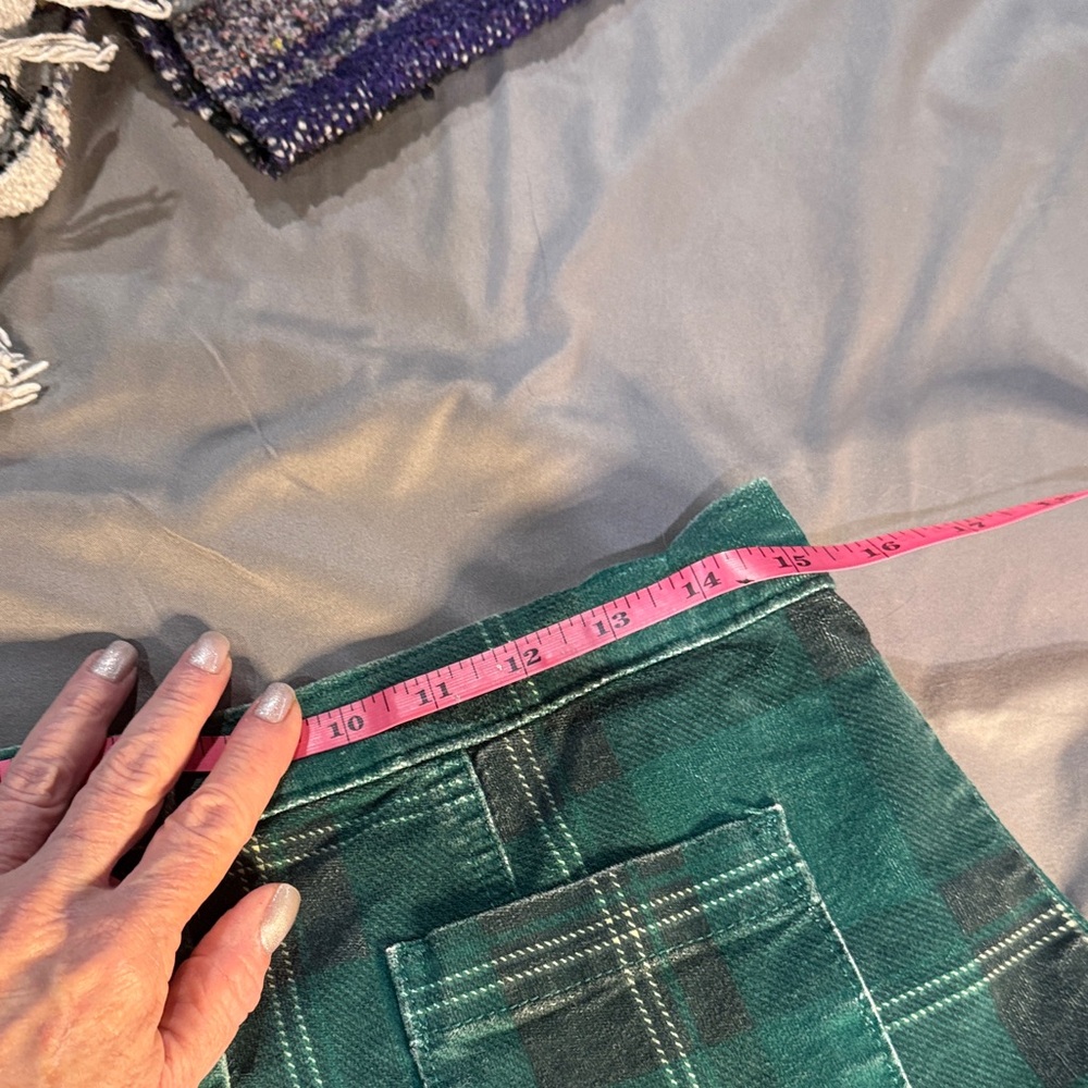 Urban Outfitters Green Plaid Button-Front Mini Skirt - Picture 4 of 6